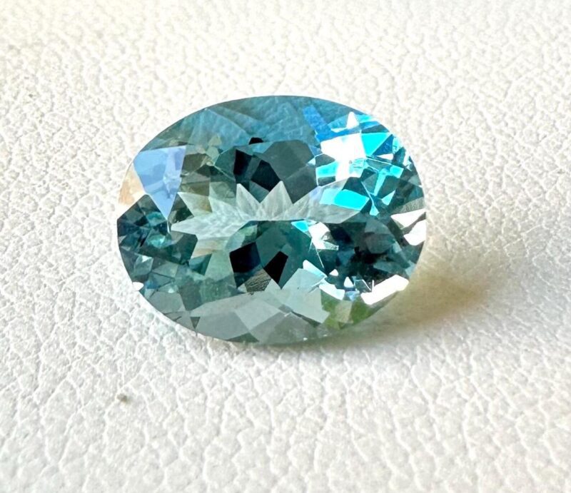 Unheated Natural Aquamarine 2.60 Carat Oval Sea Blue Gemstone