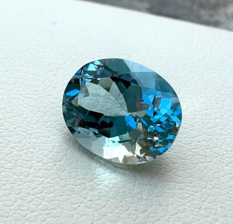 Unheated Natural Aquamarine 2.60 Carat Oval Sea Blue Gemstone