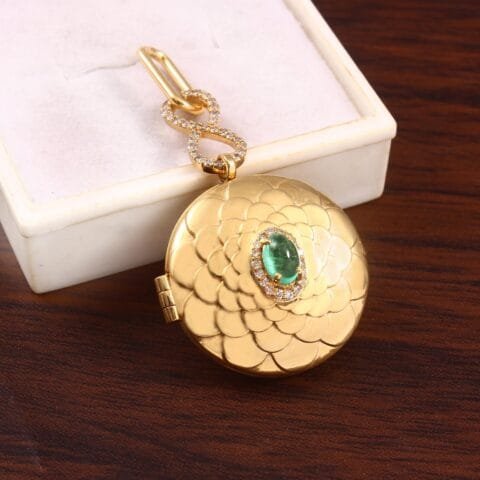 Solid 14k Yellow Gold Locket Side View Thick Casting