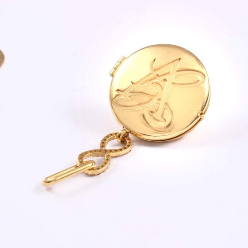 Back of 14k Gold Locket Stamped Hallmark Quality