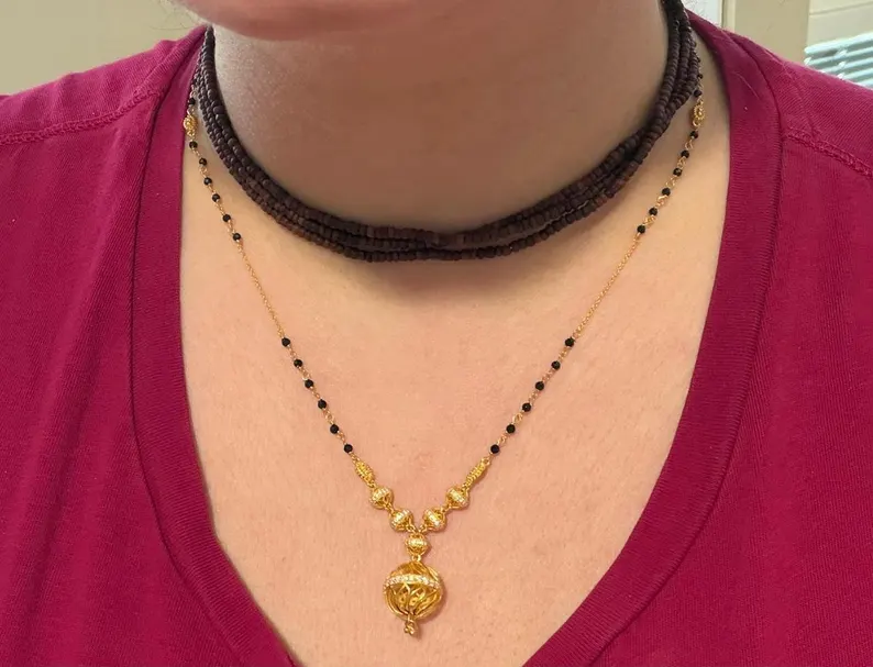 Close up of 18k Gold Mangalsutra Necklace Worn on Neckline